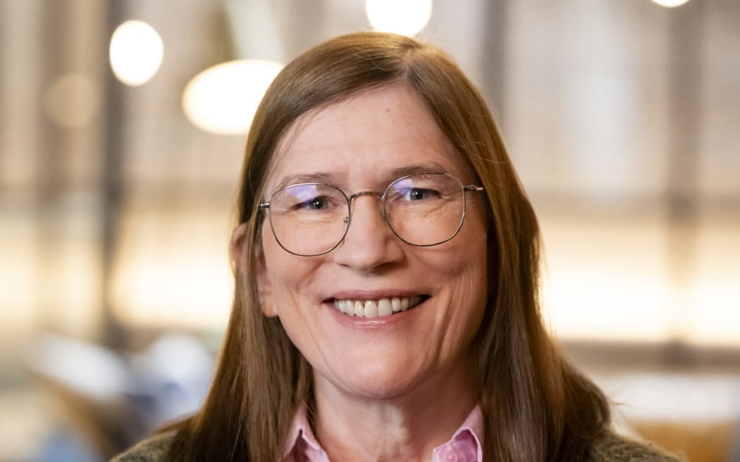 Barbara Oakley is a Distinguished Professor of Engineering at Oakland University, California.