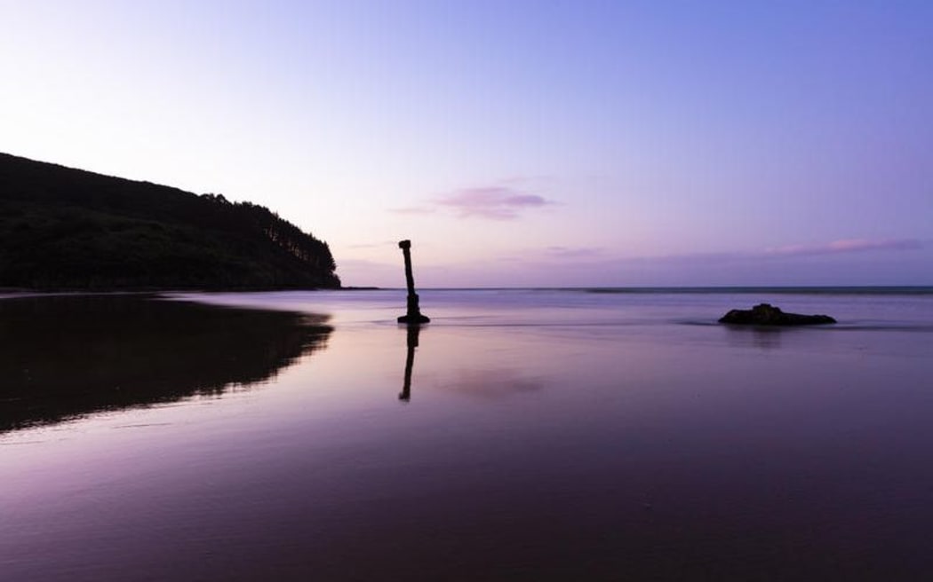 A picture of Ahipara from the book Surf Dreams. DO NOT USE UNLESS RELATED TO BOOK.