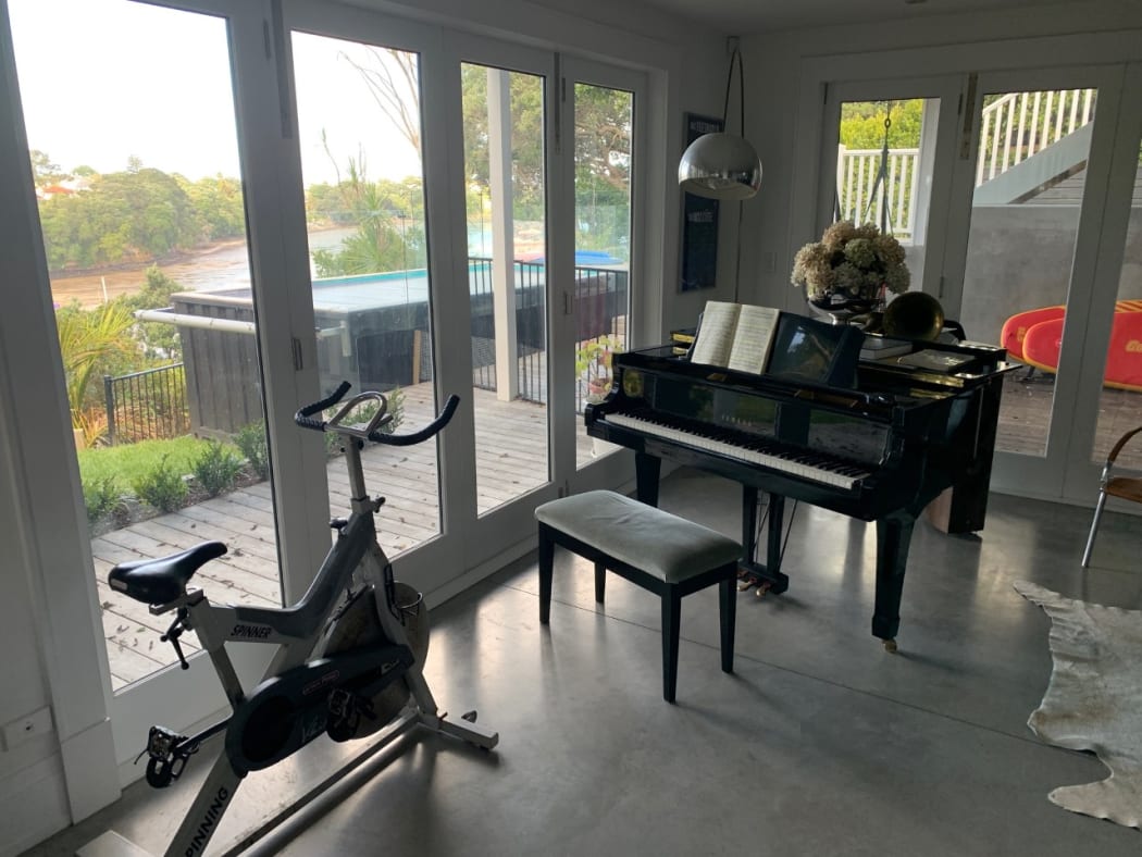 Simon O'Neill's music room