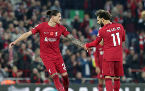 Darwin Nunez (L) of Liverpool and Mohammed Salah.
