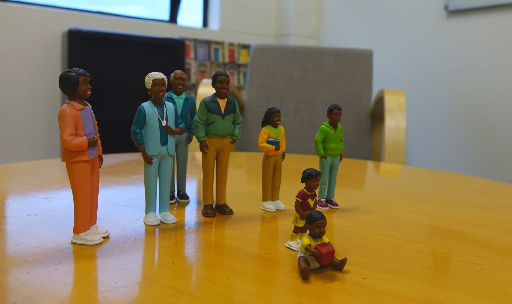 8 plastic figurines of family members of different genders and ages