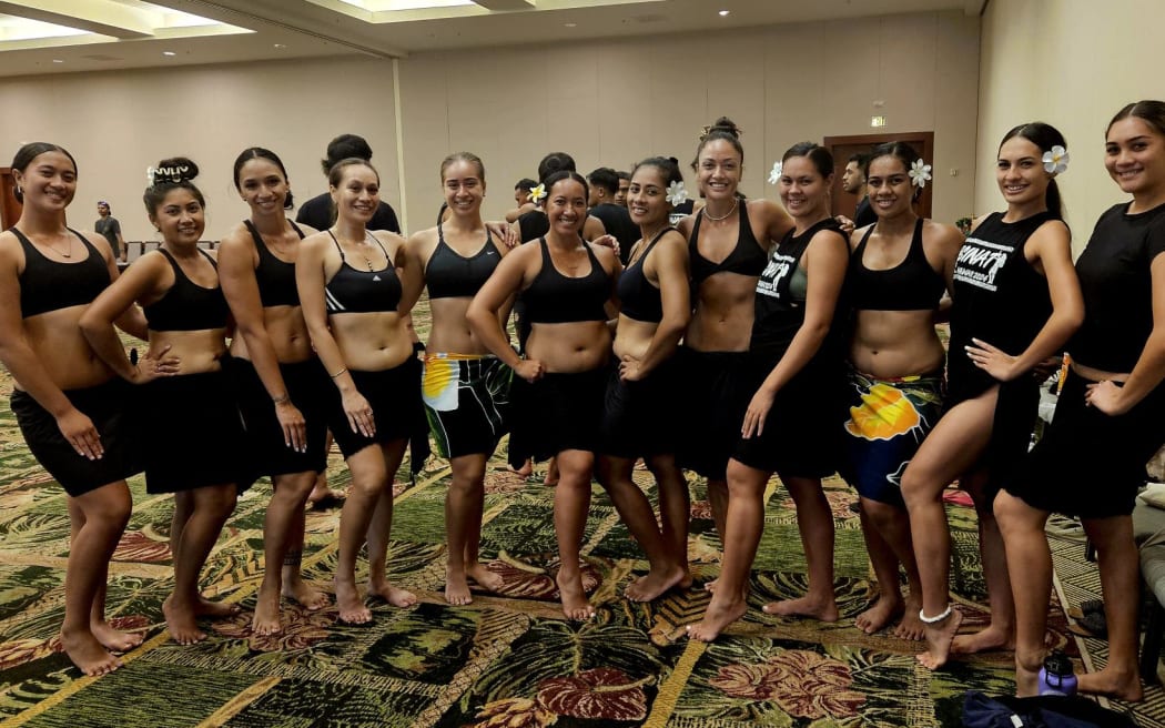 Cook Islands ladies (MATEARIKI in centre with yellow flower)