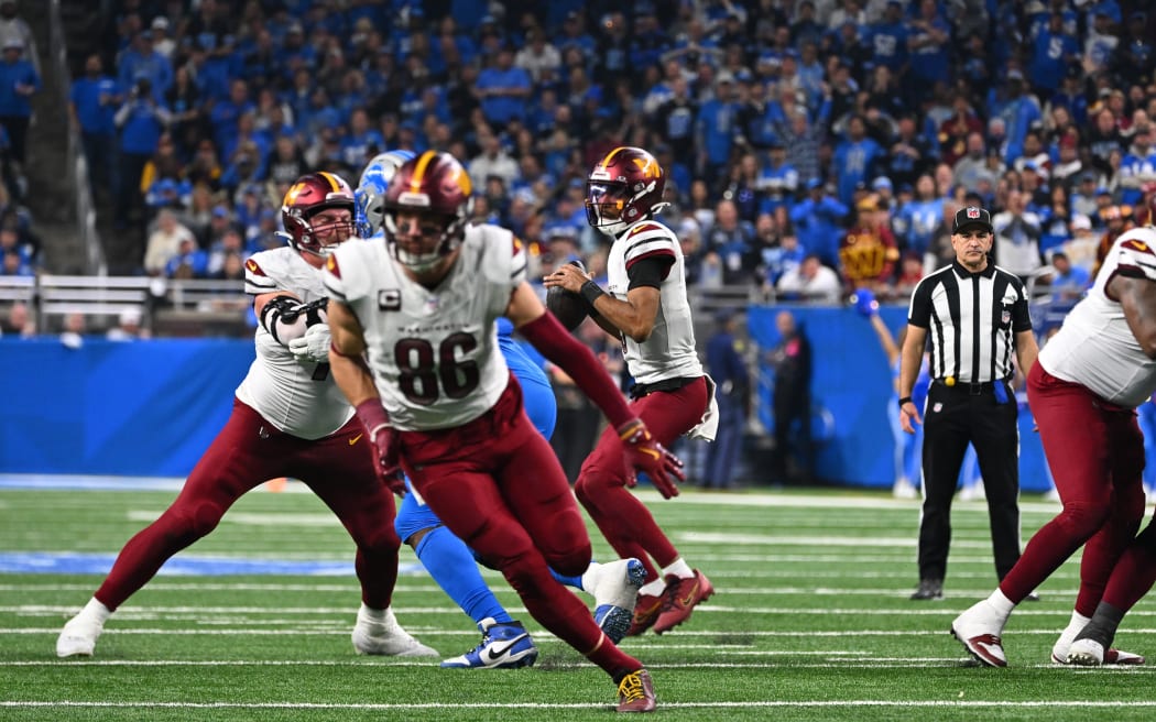 DETROIT, MI - JANUARY 18: Washington Commanders quarterback Jayden Daniels (5) drops back looking for Washington Commanders tight end Zach Ertz (86) to get open during the NFC Divisional Playoff game between the Detroit Lions and the Washington Commanders on Sunday January 18, 2025 at Ford Field in Detroit, MI. (Photo by Steven King/Icon Sportswire)