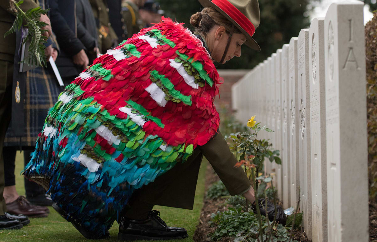 Contingent Commander LTCOL Mel Childs lays a floral tribute.
