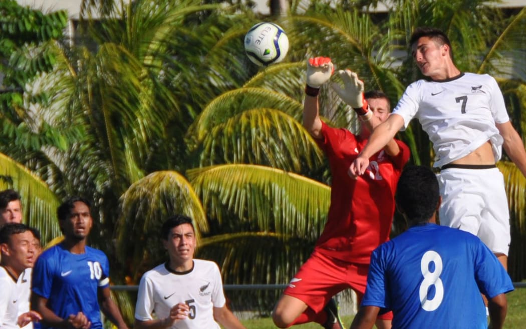 New Zealand take on Samoa at the Oceania Under 17 Football Championship.
