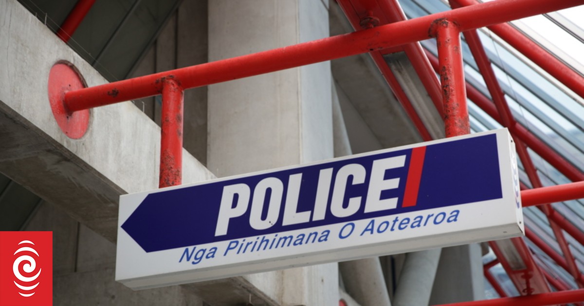 Gun licences issued despite disqualifying convictions, police check reveals