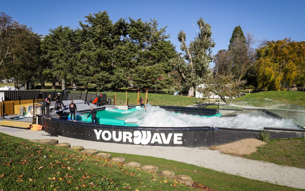 YourWave is a stationary wave machine.