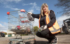 Tracey McLeod is picking up litter along Pererika street. 15 September 2023 The Daily Post Photo / Andrew Warner