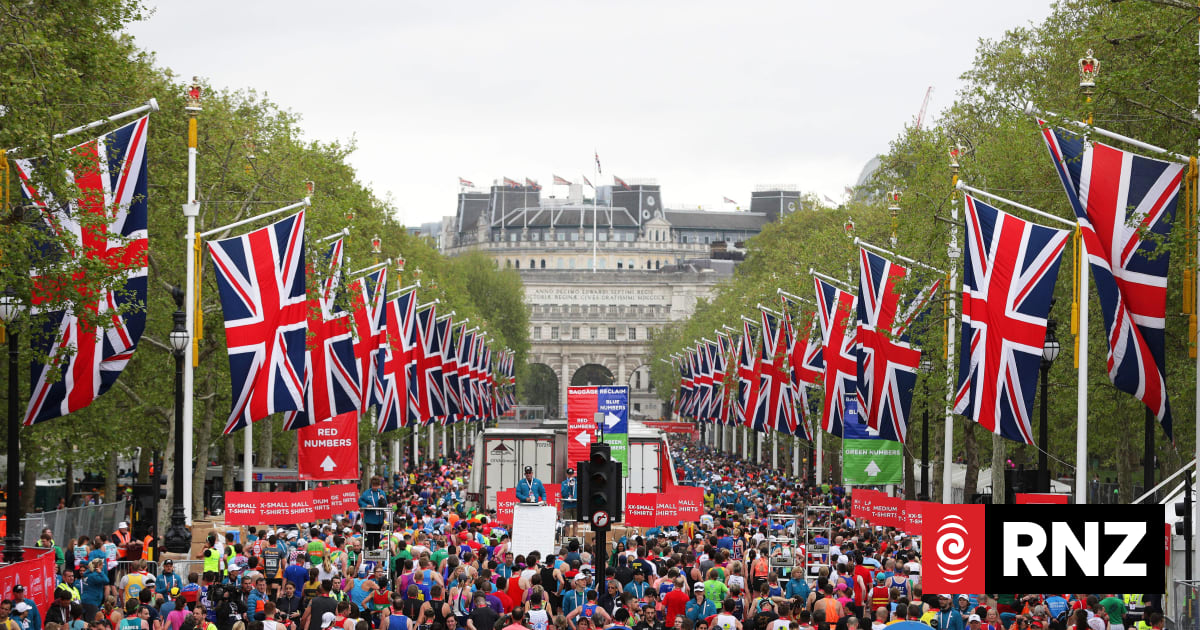 London Marathon dates decided by game of rock-paper-scissors | RNZ