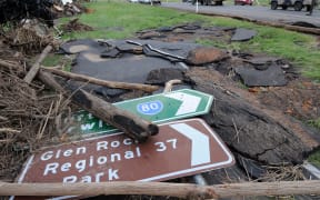 Army vehicles head towards the flood-devastated town of Grantham on January 14, 2011. As the flood waters drained from the cities and towns, revealing the full horror of the devastation wrought when the Brisbane River burst its banks, search teams recovered the body of the 16th victim.  AFP PHOTO / Torsten BLACKWOOD (Photo by TORSTEN BLACKWOOD / AFP)