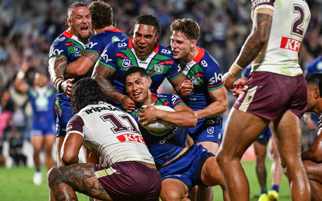 Roger Tuivasa-Sheck of the Warriors celebrates his try with team.