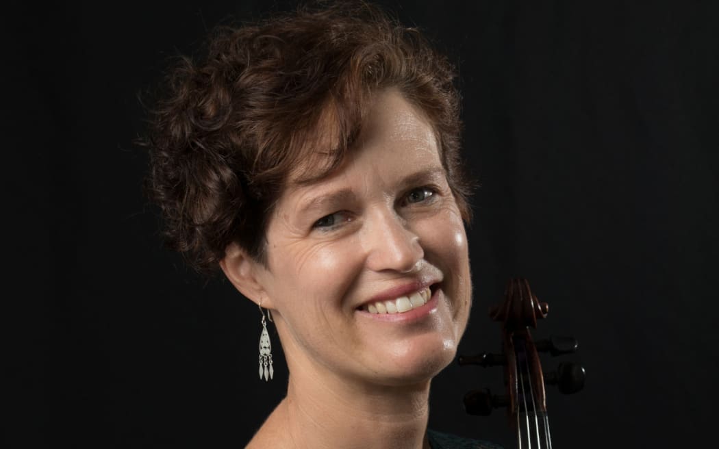 Violinist Cathy Irons