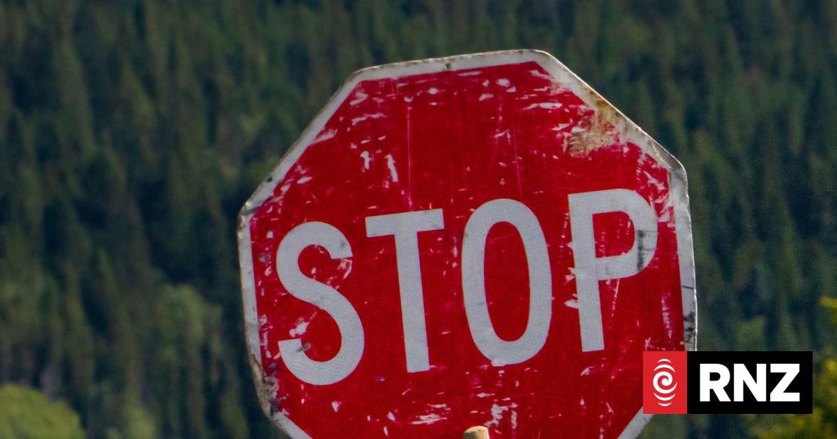 Slip stops then slows traffic on SH3 in Taranaki