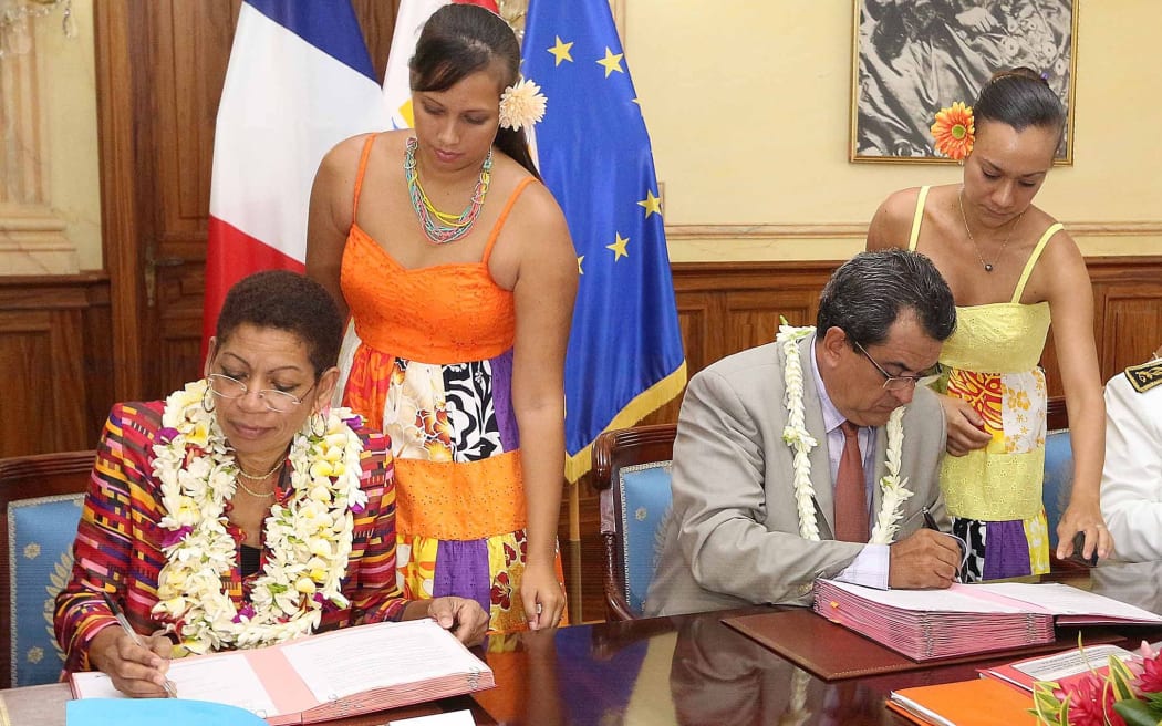 French overseas minister George Pau-Langevin and French Polynesia's president, Edouard Fritch