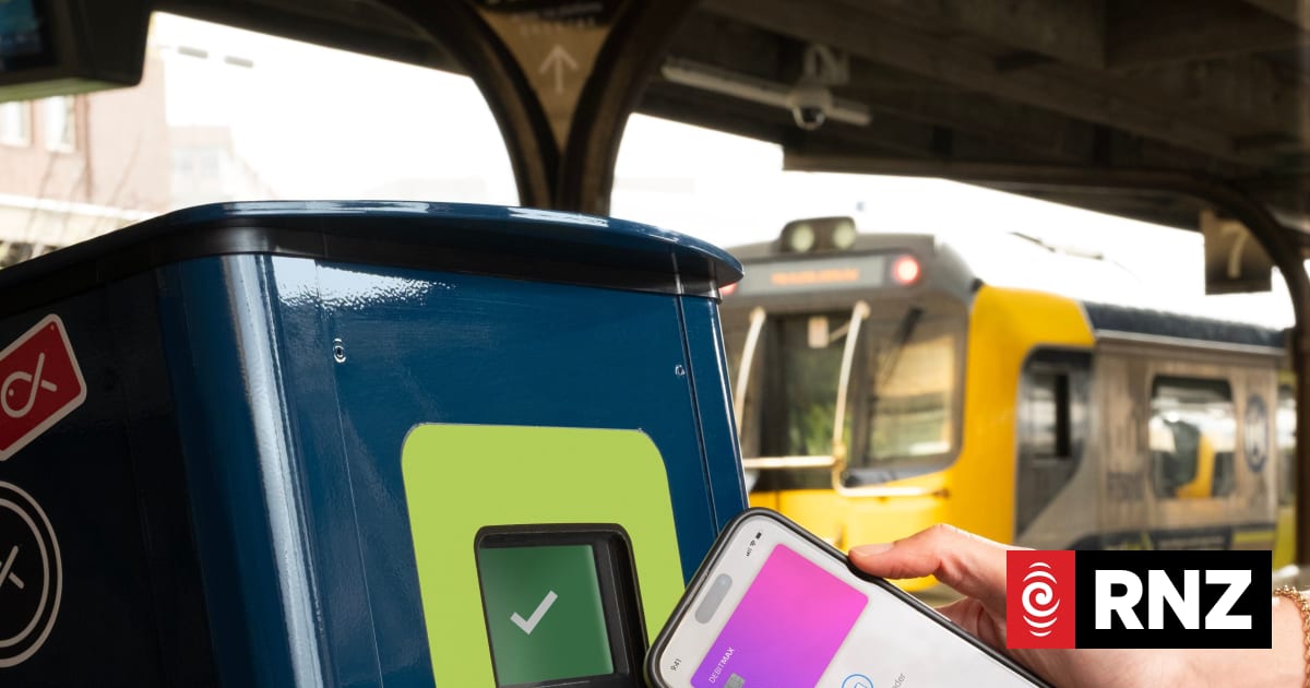 Wellington transport officers finally get app to check contactless fares