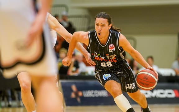 Hawks Derone Raukawa.