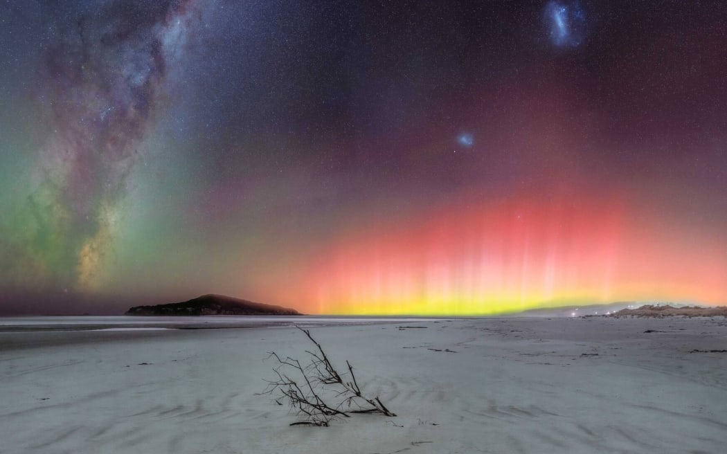 An aurora at Taieri Beach, with the Milky Way.
