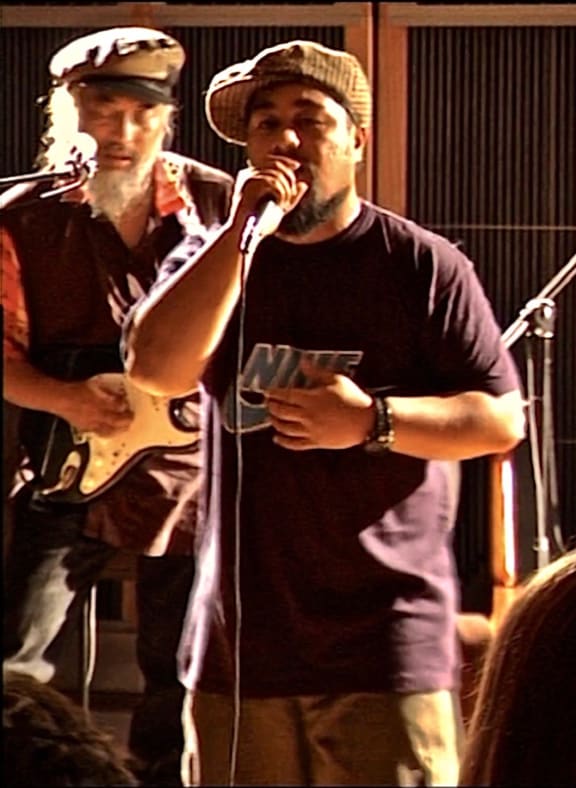 Che and the Krates (Tigilau Ness, Che Fu) live in the Helen Young studio, 2001