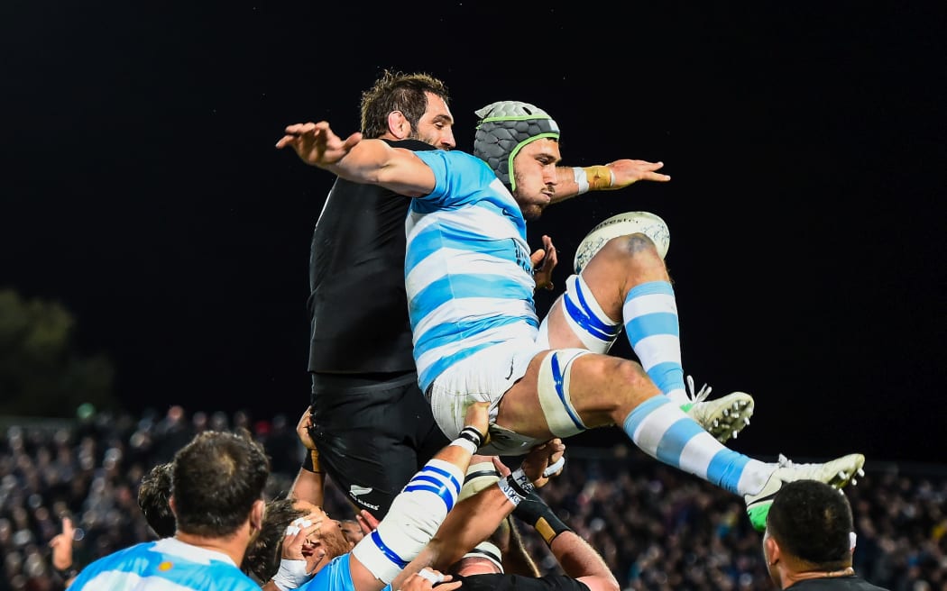 Sam Whitelock and Guido Petti of Argentina.