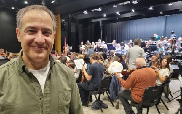 Medics swap stethoscopes for sheet music and classical instruments | RNZ
