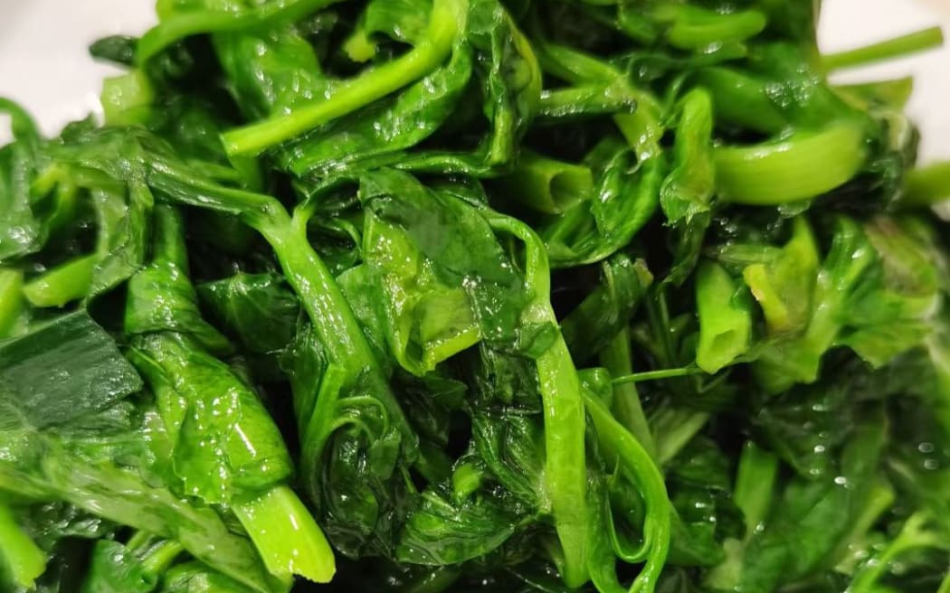 Stir-fired pea shoots (wan dou miao).