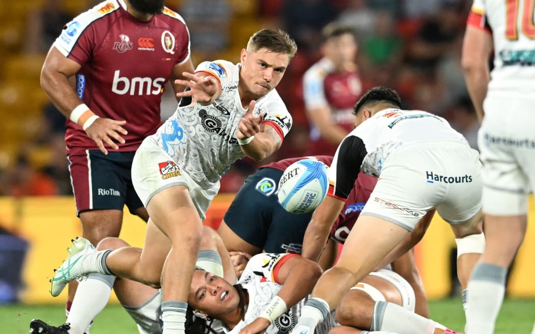 Cortez Ratima (centre) of the Chiefs in action during the Super Rugby Pacific Round 3 match between the Queensland Reds and the Chiefs at Suncorp Stadium in Brisbane, Saturday, March 9, 2024. (AAP Image/Darren England / www.photosport.nz)