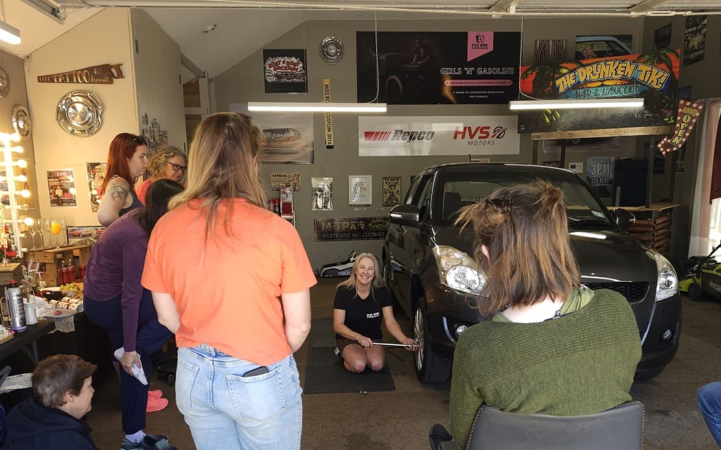 Melissa Hannan leads one of her Gals n Gasoline workshops.