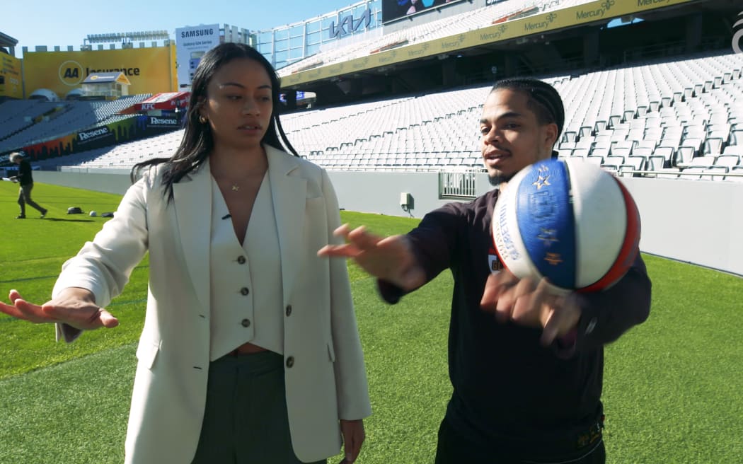 Harlem Globetrotters Wham and Hot Rod De La Rosa talk about the history of the team and teach Symone Tafuna'i how to "shoot her shot".