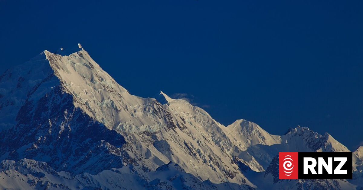One person killed in avalanche on Mount Dixon