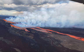 This aerial image released by the US Geological Survey (USGS) from Civil Air Patrol on November 28, 2022, shows the lava on the northeast rift zone of Mauna Loa in Hawaii. - Hawaii's Mauna Loa, the largest active volcano in the world, has erupted for the first time in nearly 40 years, US authorities said, as emergency crews went on alert early Monday. (Photo by Handout / US Geological Survey / AFP) / RESTRICTED TO EDITORIAL USE - MANDATORY CREDIT "AFP PHOTO / US Geological Survey " - NO MARKETING - NO ADVERTISING CAMPAIGNS - DISTRIBUTED AS A SERVICE TO CLIENTS
