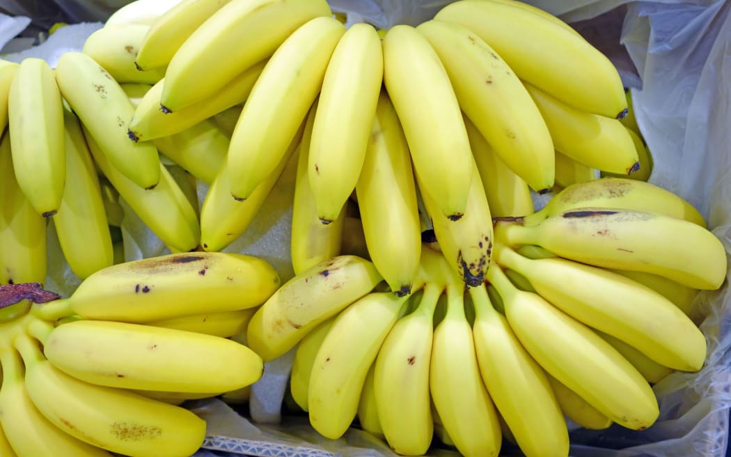 Banana shortage after shipping slip-up | RNZ News