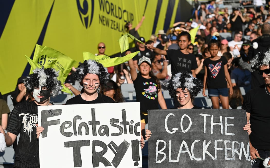 New Zealand Black Ferns fans and spectators.
New Zealand Black Ferns v England, Women’s Rugby World Cup New Zealand 2021 (played in 2022) Grand Final match at Eden Park, Auckland, New Zealand on Saturday 12 November 2022. Mandatory credit: © Andrew Cornaga / www.photosport.nz