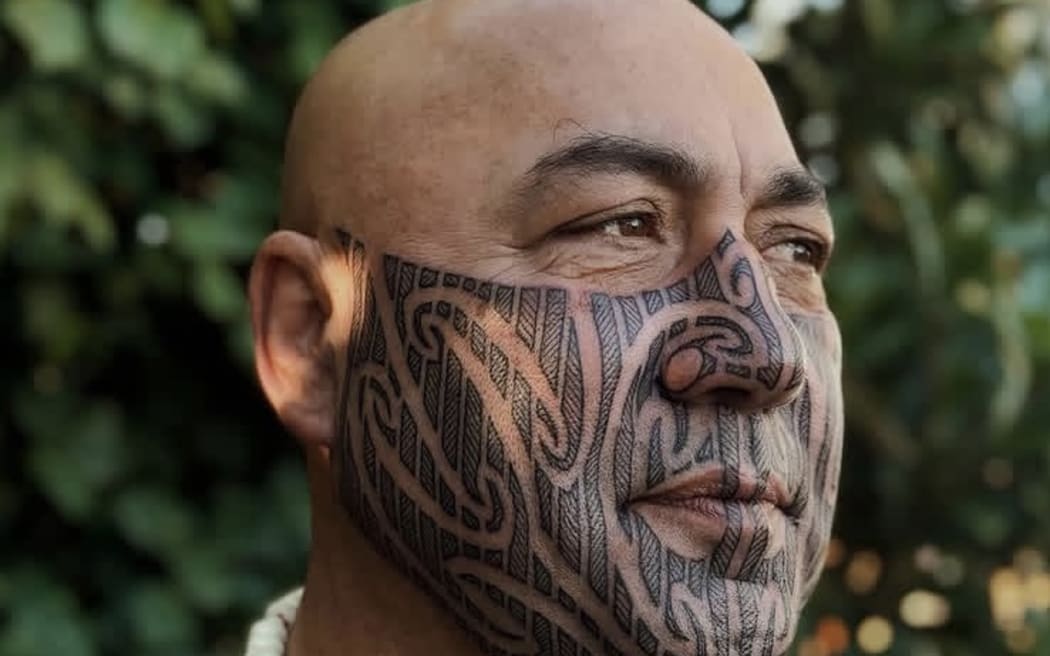 Artist and tohunga tā moko Rangi Kipa.