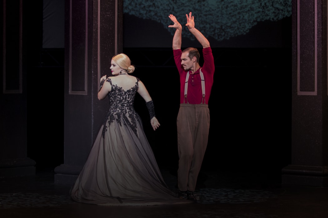 Eva and Che dance in Evita, played by Heather Wilcock and Matthew Pike