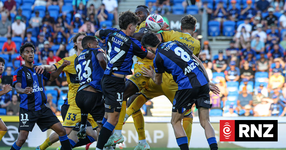 Football round-up: Can Auckland steady the ship amid A-League chaos? | RNZ