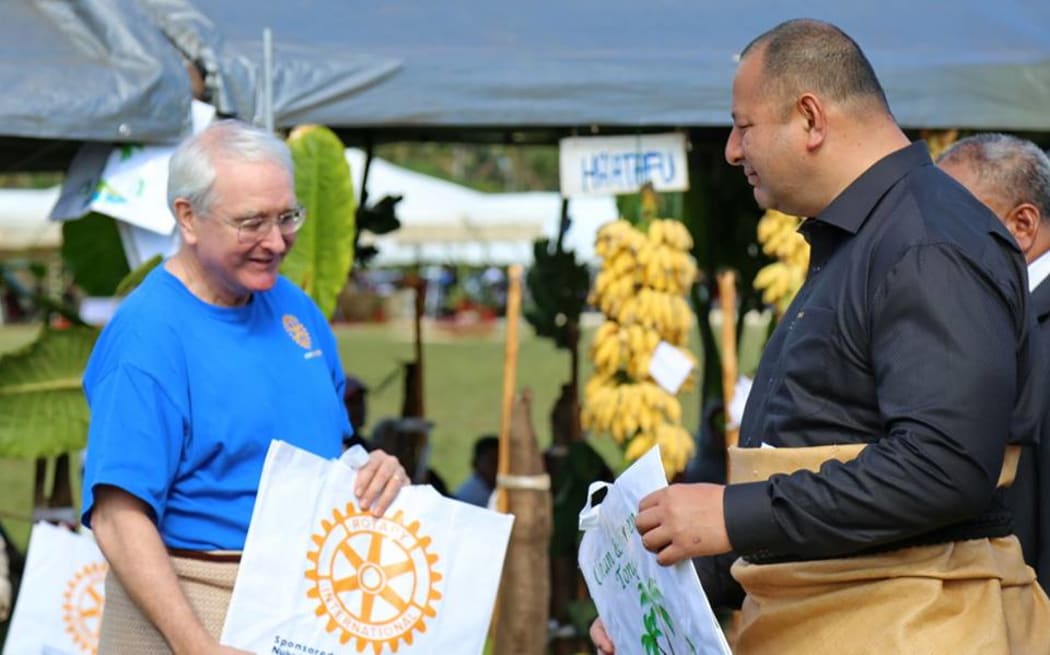 Rotary Club of Nuku'alofa President Peter Poulson presents Clean & Green bag to HM King Tupou VI