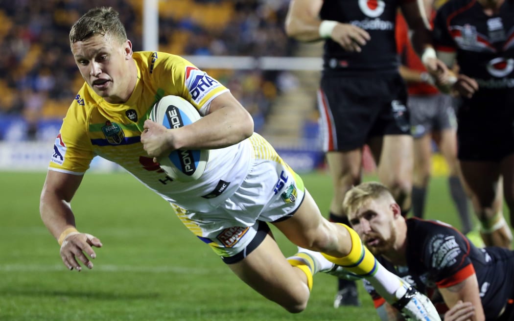 Canberra Raiders player Jack Wighton scores a try against the Warriors.