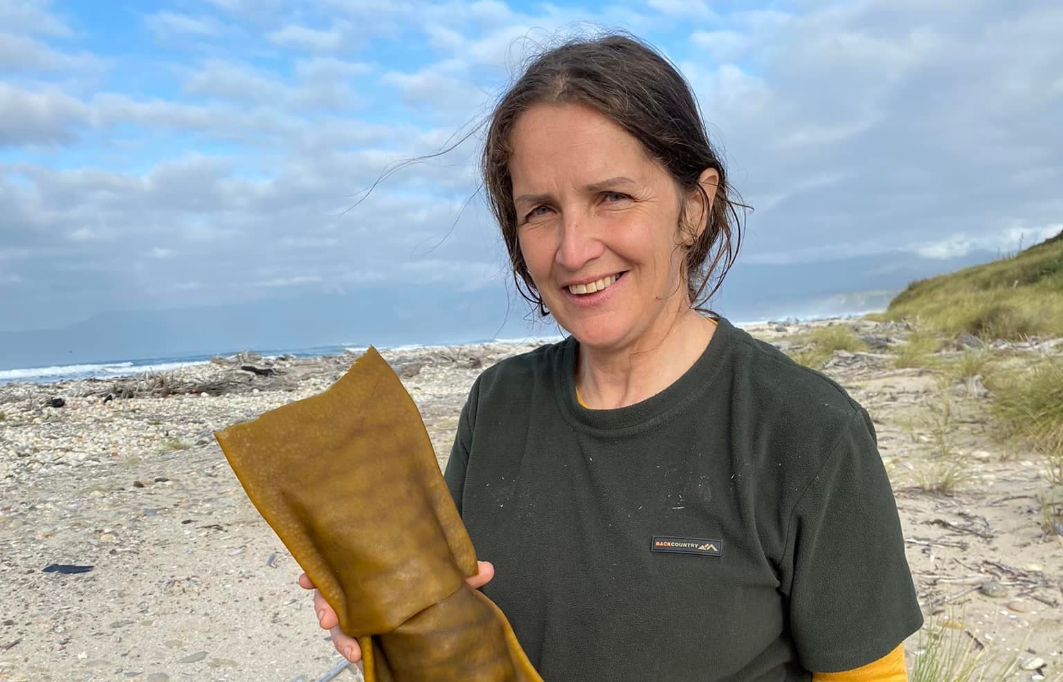 Terressa Kollat holding Southern bull kelp Durvillaea (poha).