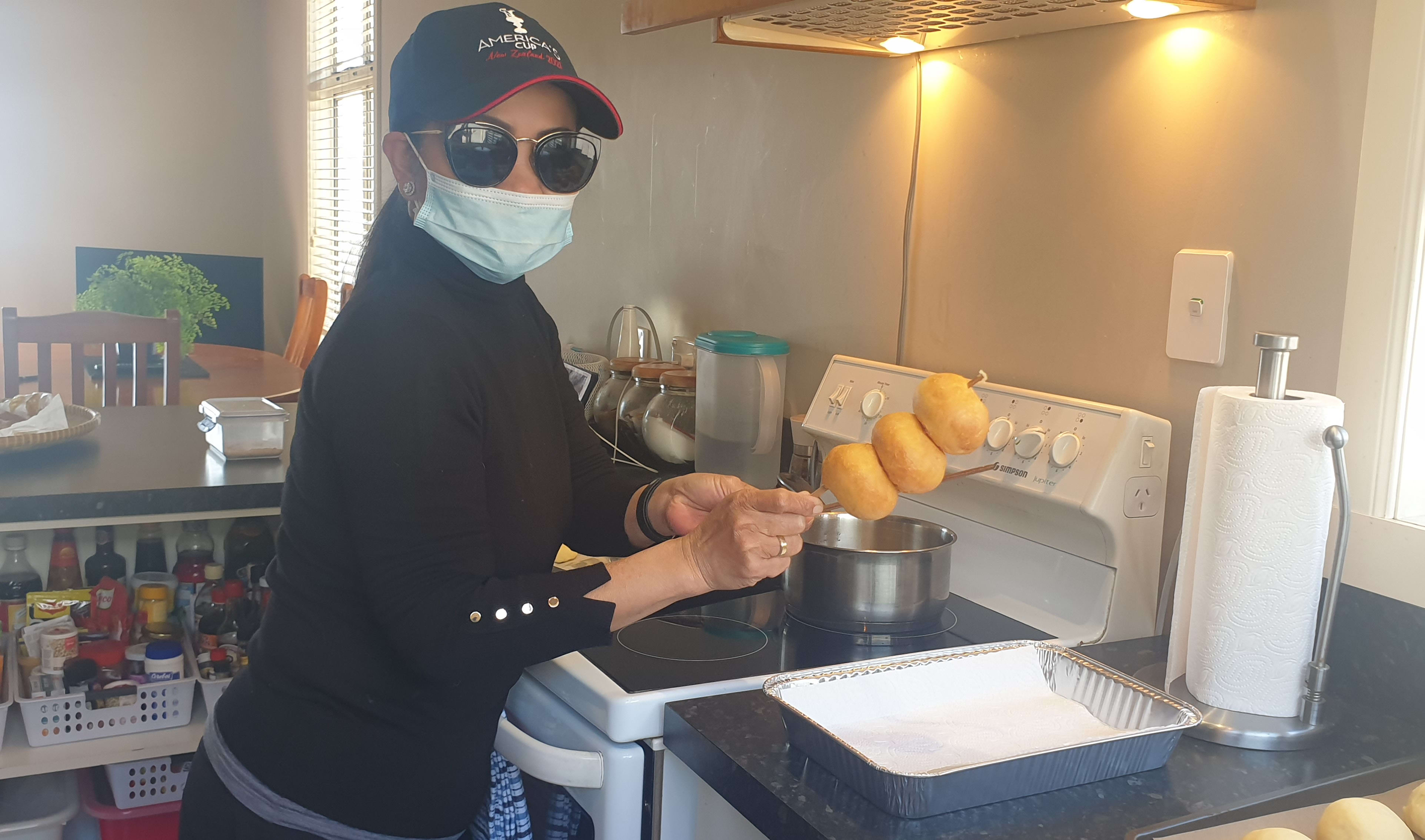 Nuri Puzey preparing Indonesian donuts