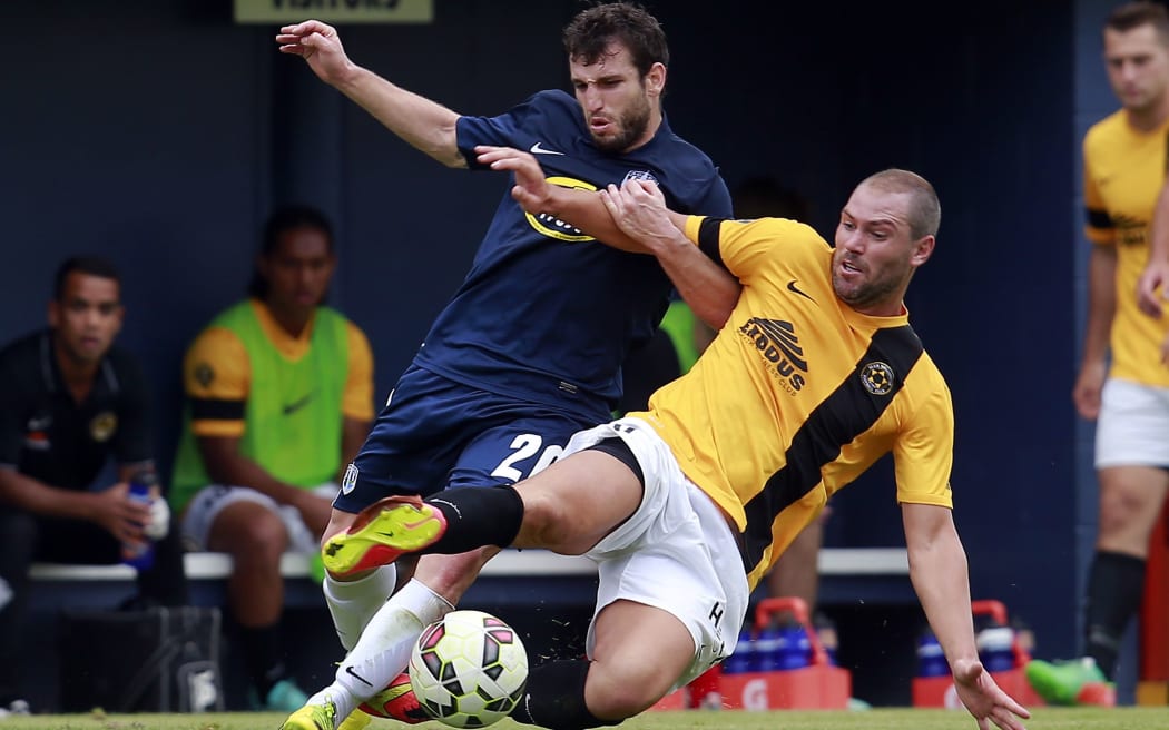 Wellington's Jarrod Smith up against Auckland's Oscar Garcia, 2014.