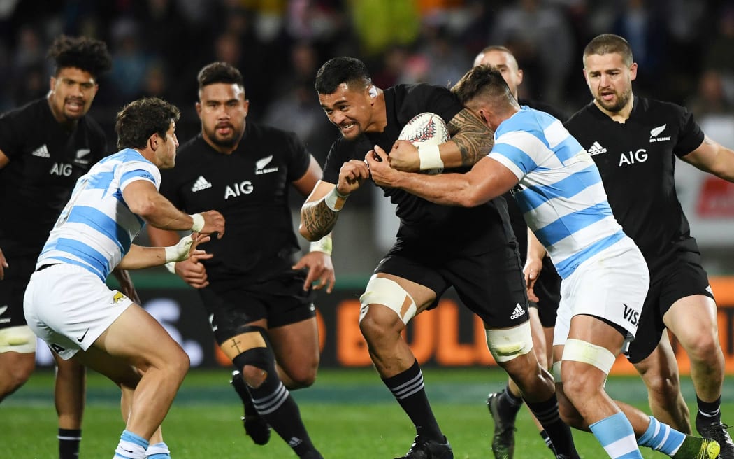 Vaea Fifita on the charge against Argentina.