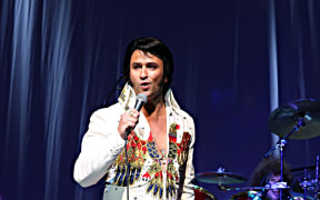 Elvis impersonator, Che Orton.