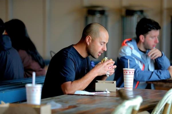 Hundreds of people have lined up for a taste of US burger joint In-N-Out at a pop-up in Auckland.