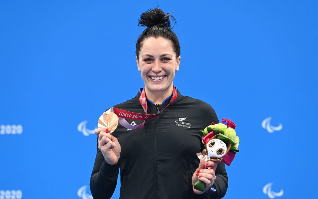 Sophie Pascoe wins a bronze medal in the 100m backstroke S9 Swimming. Tokyo Paralympics.