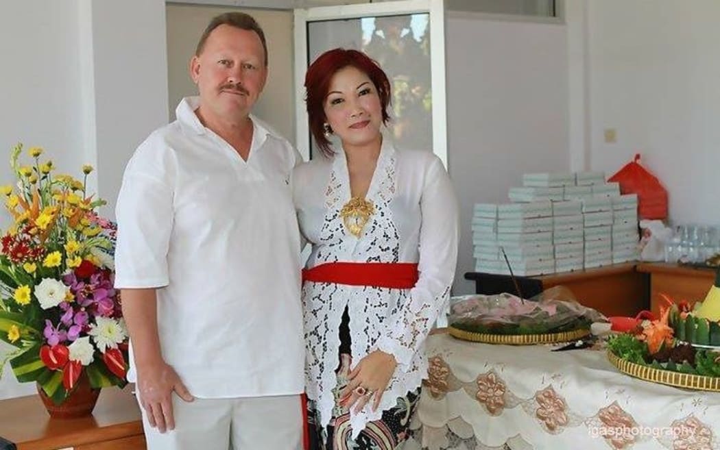 Robert and Noor Ellis had been married for 25 years.