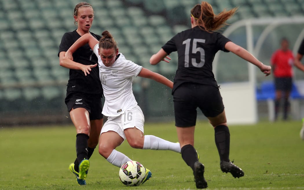Football Ferns midfielder Annalie Longo (centre).