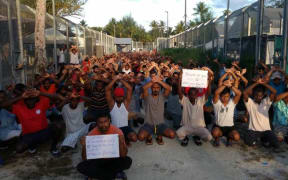 The 111th daily protest at the detention centre, 19-11-17.
