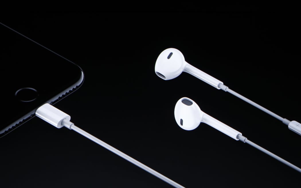 The new headphones and jack for the iPhone 7 from Apple.