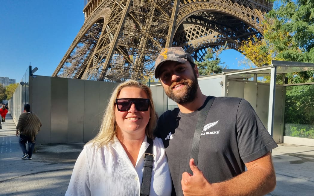 All Blacks fans Hannah and Conway in Paris for Rugby World Cup 2023.