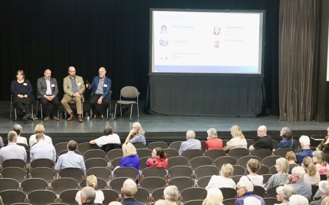 About 100 Wānaka residents attended the first of four meetings about Health New Zealand's new clinical services plan for the region. 